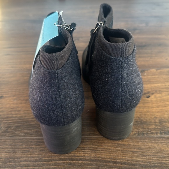 Tom’s black ankle boots NWT women size 12 Loren black suede/felt - Picture 4 of 7